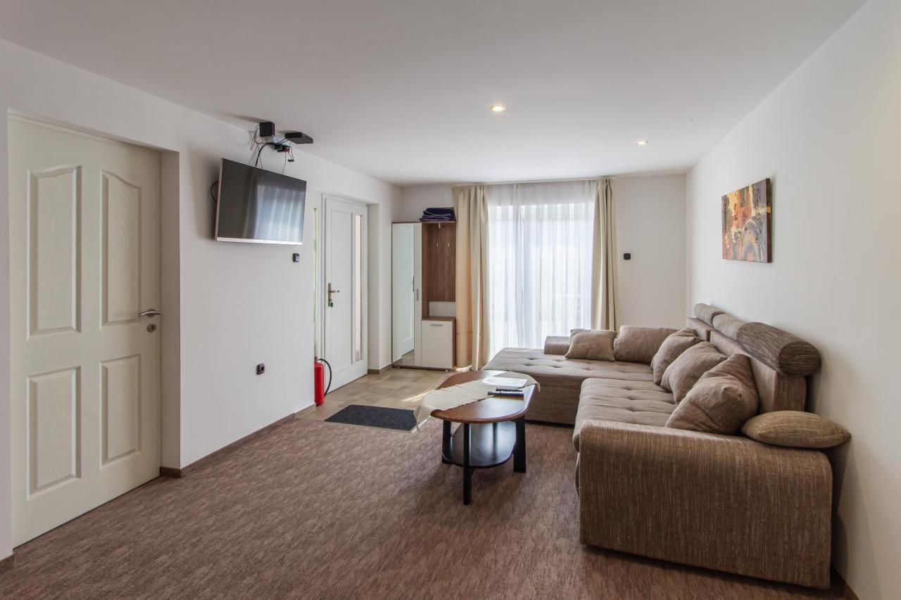 Deli Terasz A Apartman Free Parking, Self-Check-In Anytime Ráb Exteriér fotografie