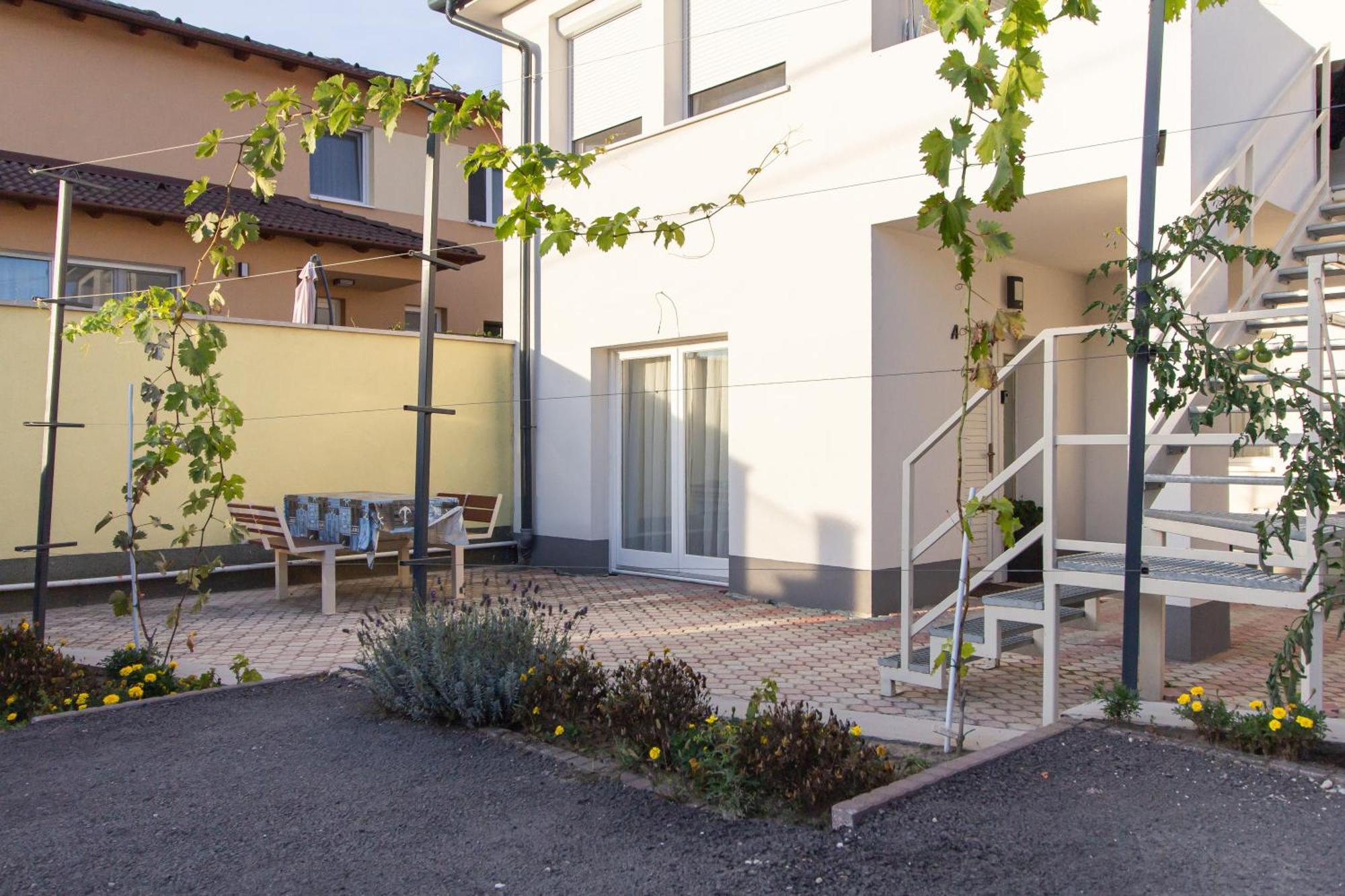 Deli Terasz A Apartman Free Parking, Self-Check-In Anytime Ráb Exteriér fotografie